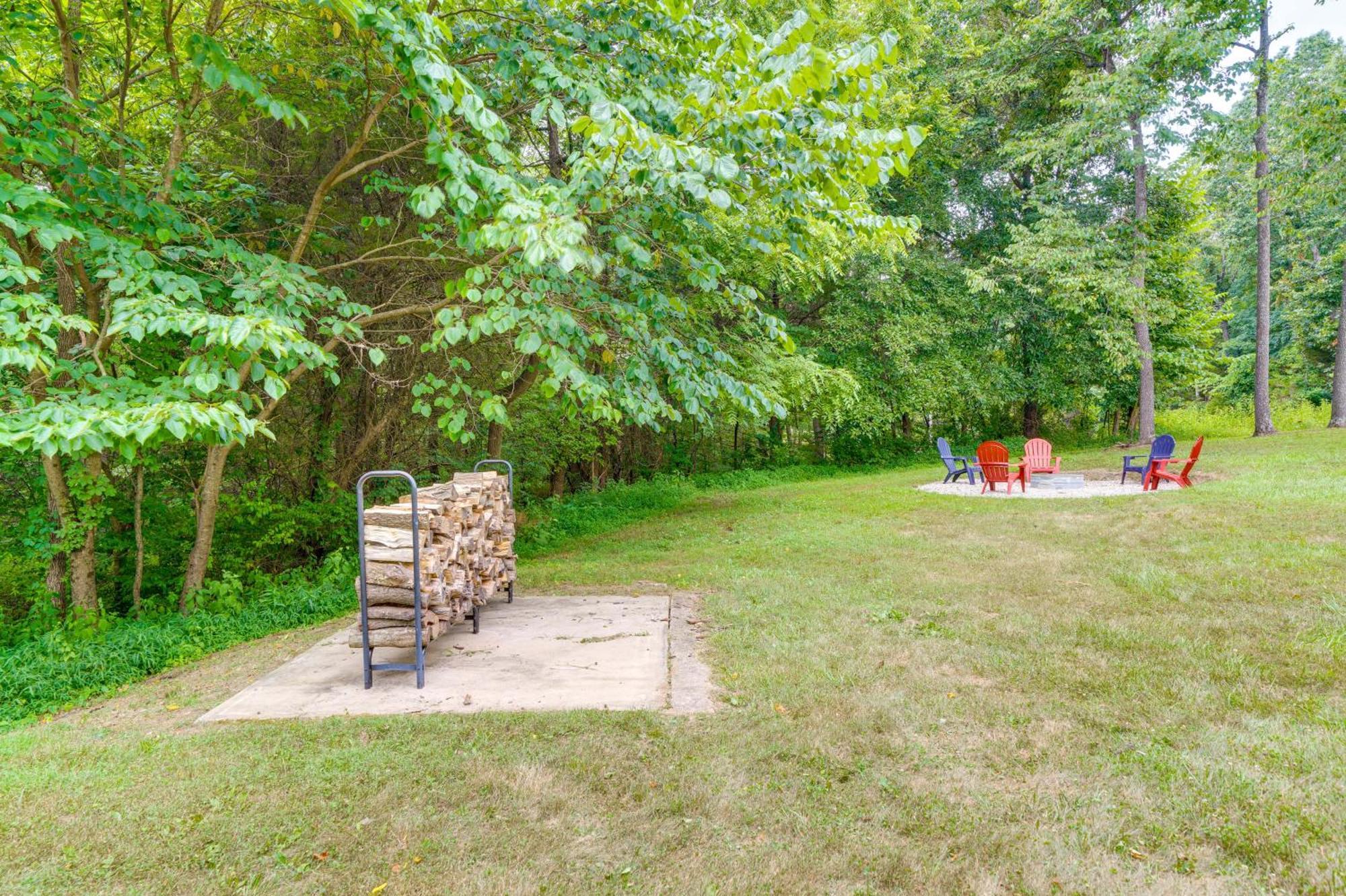 Modern Eckerty Home With Deck On Patoka Lake! Taswell Exterior foto